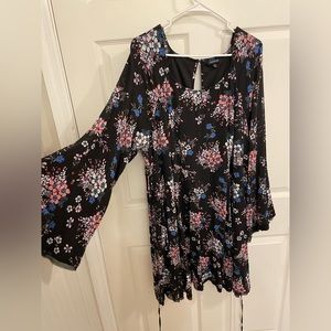 Torrid sz 22 flare sleeve mini dress. NWOT
